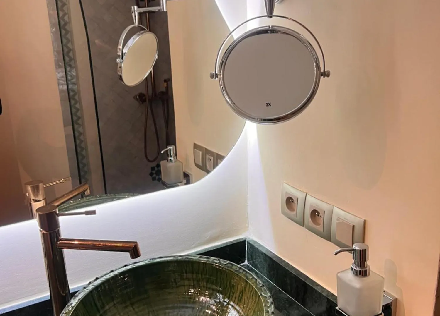 Lägenhet Riad Appart F3 Exceptionnel A Gueliz - A 5 Min De La Gare - Piscine, Wi-Fi Et Parking Au Coeur De Marrakech Marrakesh Marocko