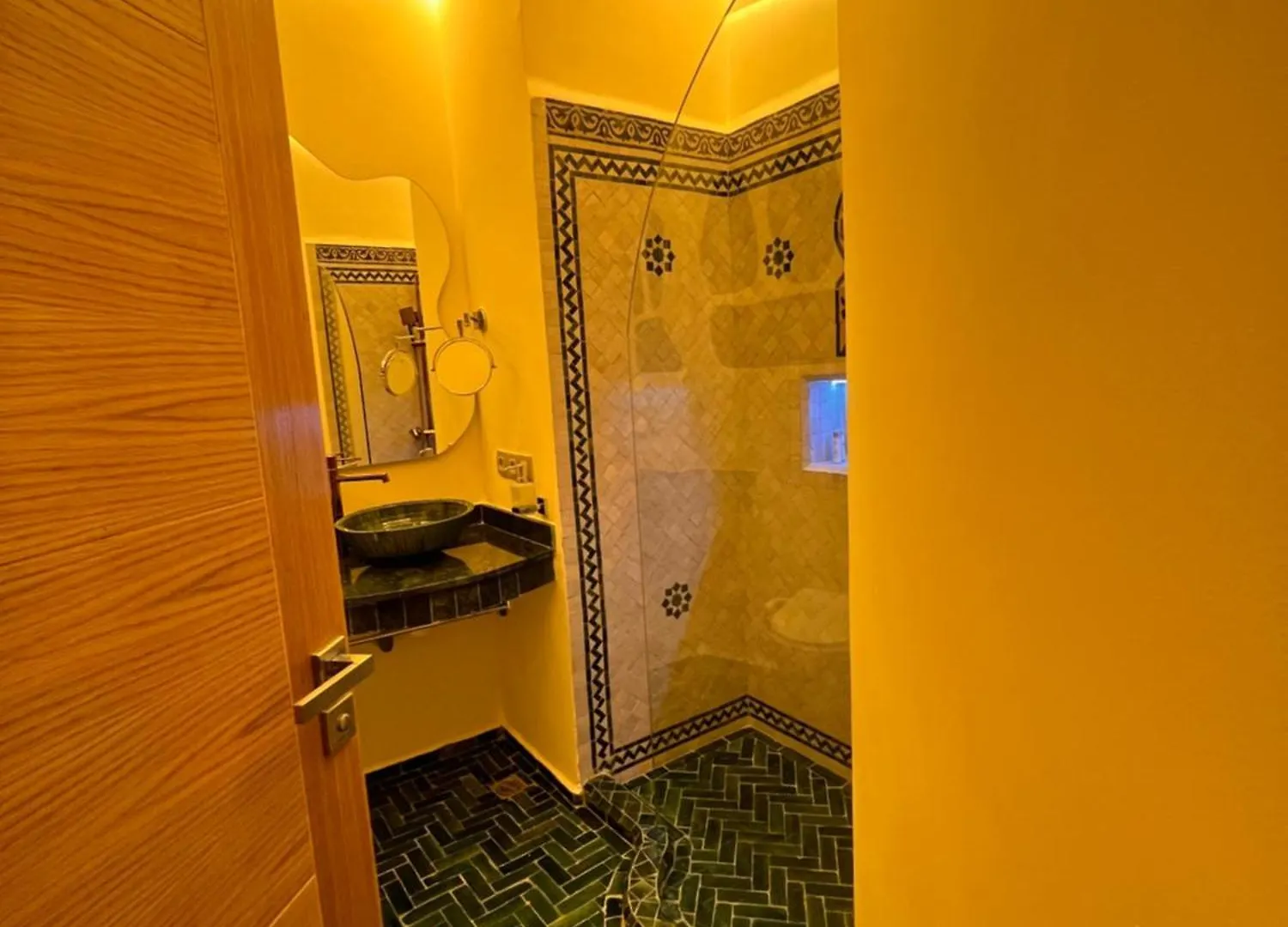 Lägenhet Riad Appart F3 Exceptionnel A Gueliz - A 5 Min De La Gare - Piscine, Wi-Fi Et Parking Au Coeur De Marrakech Marrakesh