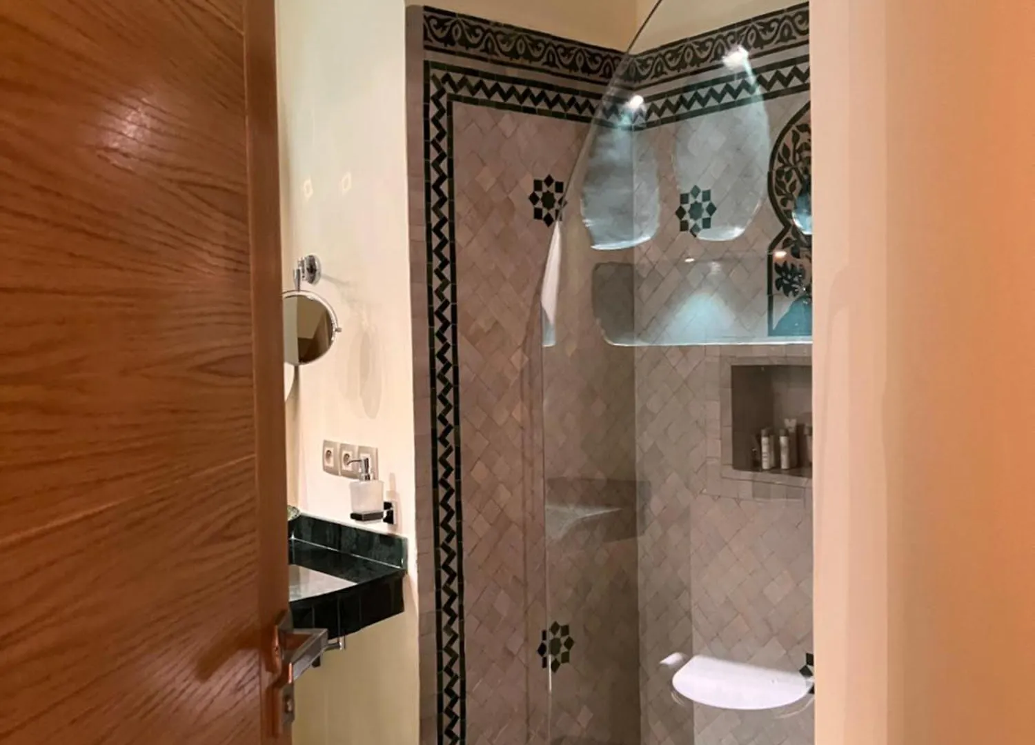 Lägenhet Riad Appart F3 Exceptionnel A Gueliz - A 5 Min De La Gare - Piscine, Wi-Fi Et Parking Au Coeur De Marrakech Marrakesh