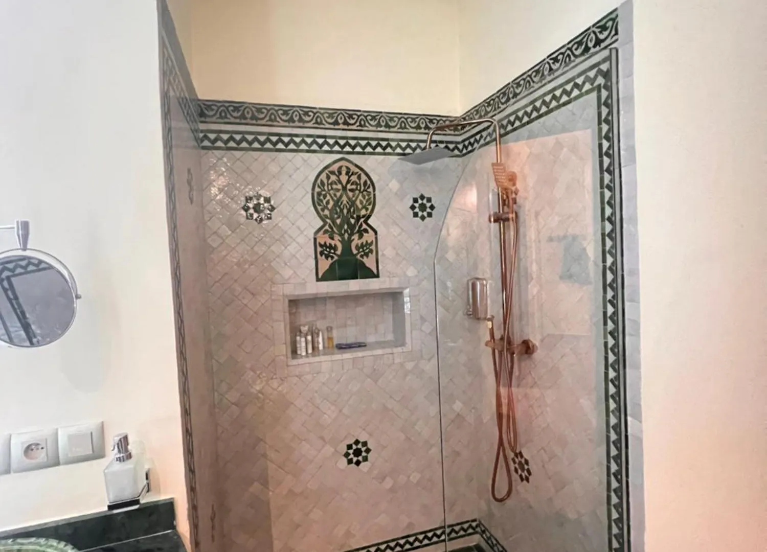 Lägenhet Riad Appart F3 Exceptionnel A Gueliz - A 5 Min De La Gare - Piscine, Wi-Fi Et Parking Au Coeur De Marrakech Marrakesh
